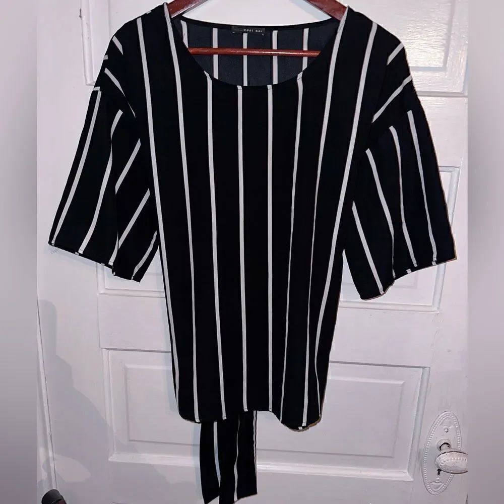 West Kei Black & White Vertical Stripe Blouse Size Medium